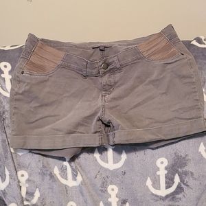 Pea in the pod Maternity shorts size L